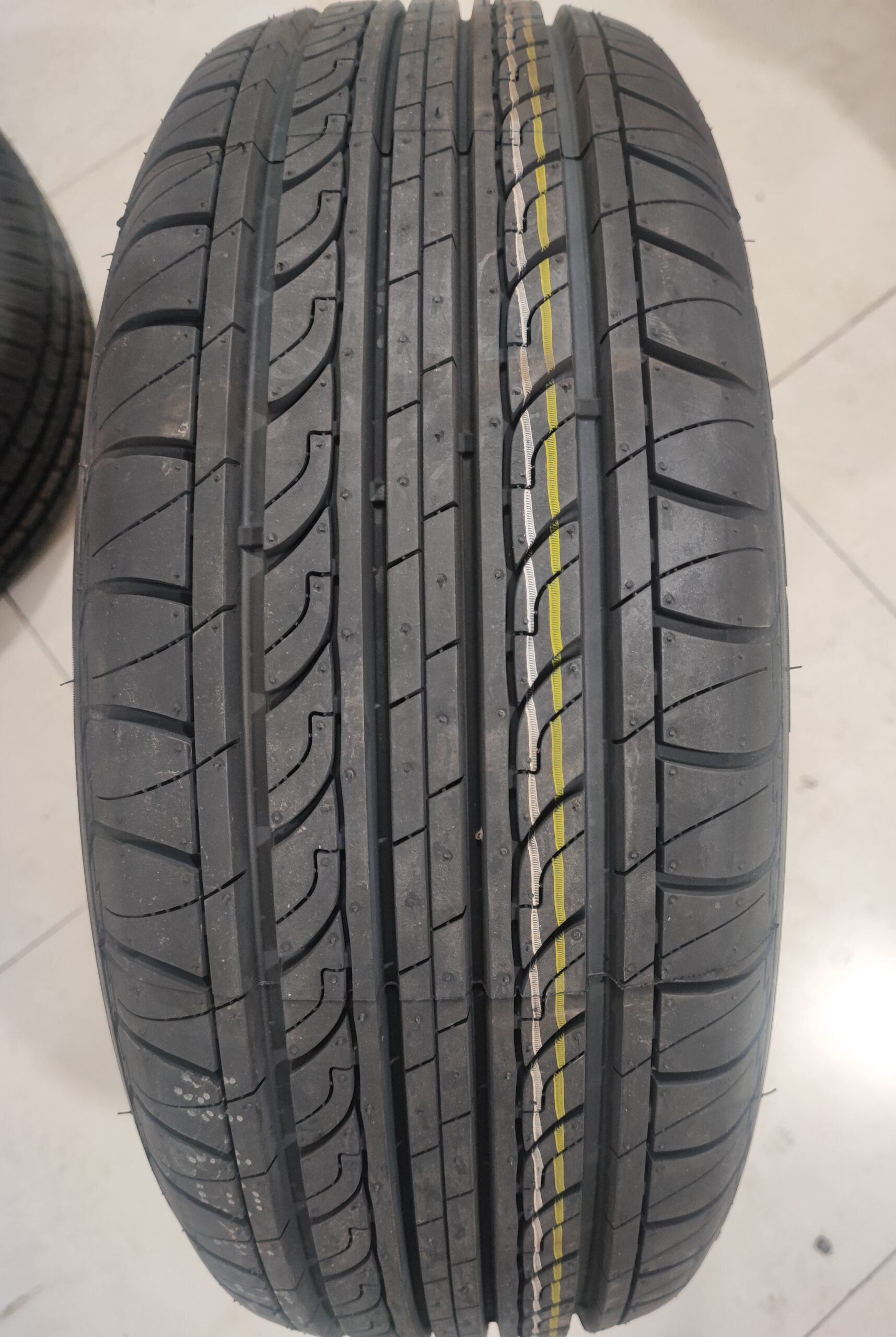 لاستیک 205/60/15 جی رود